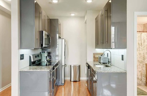Rittenhouse Row Apartment | Charming 1BDR With King Bed in Rittenhouse Square