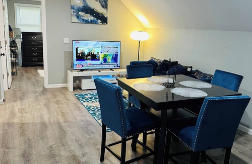 Orange Apartment | Charming 2-bedroom apartment with WiFi, AC in City of Orange