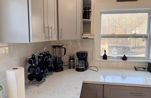 Putnam Valley House | Charming 2-bedroom farmhouse with AC in Putnam Valley