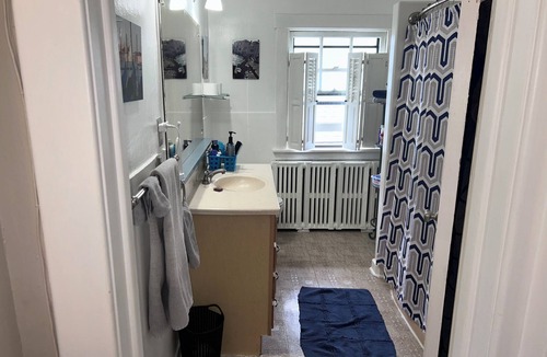 City Park Apartment | Charming 2-bedroom apartment with AC in vibrant Denver