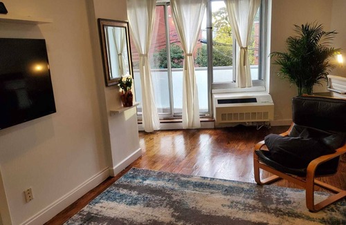 Queens Apartment | Charming 2-bedroom apartment with AC, WiFi everything you'll need in Astoria