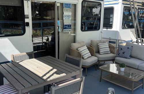 River Ridge Boat Rental | Charming 2 bedroom house boat on St John’s River in Deland “Kingfisher”