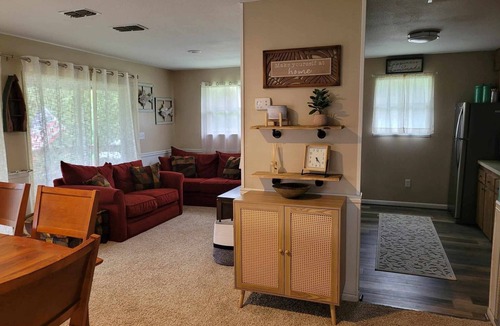 Florahome House | Charming 2-bedroom LAKEHOUSE house with WiFi, AC on George's Lake!