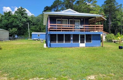 Florahome House | Charming 2-bedroom LAKEHOUSE house with WiFi, AC on George's Lake!