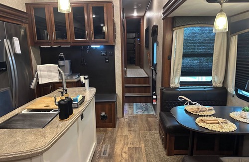 Baker County House | Charming 2-bedroom RV w full access to Beach tiki barpool 30 min Jacksonville