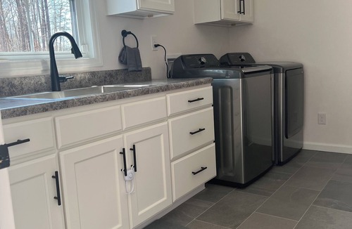 Asheboro House | Charming 3-bedroom house with Full size crib in Asheboro quiet and peaceful area