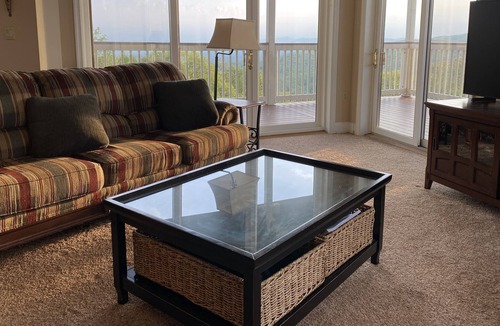 Chestnut Springs Condo | Charming 3bed/3bath condo at Wintergreen! Perfect for hiking getaways!