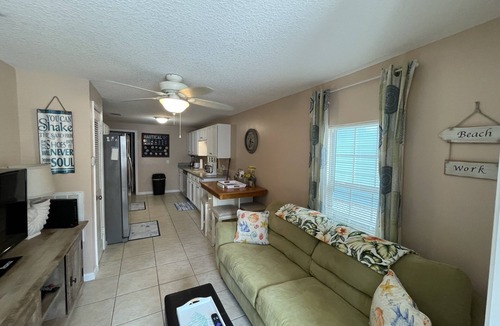 Jacksonville Beach House | Charming Bungalow Close to Beach, Golf and Entertainment