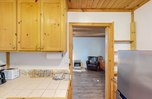 Cobb Apartment | Charming cabin with King Bed, WIFI situated along the natural spring.