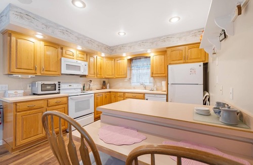Cape May Point House | Charming Cape May Point Retreat – 2BR/2BA, Sleeps 6, Pet-Friendly, Steps to Alexander Beach & Nature Trails