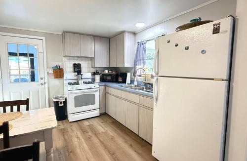 Crystal River House | Charming Cottage fenced backyard & boat parking