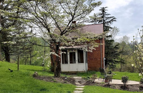Front Royal Cottage | Charming Cottage Rental next to Appalachian Trail in Front Royal, Virginia