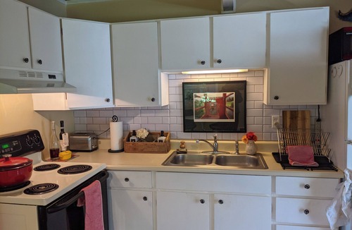 Olde Town House | Charming creekside 1-bedroom bungalow in Issaquah