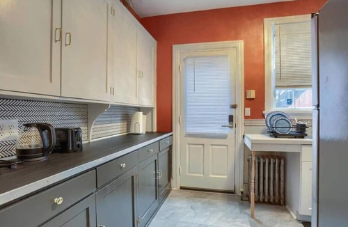 Downtown Harrisburg Apartment | Charming Downtown Retreat Steps from Capitol Bldg