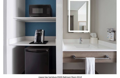 Harrisburg Hotel | ​Charming Harrisburg hotel: 2 Queen beds in a room- AC, laundry, fitness center.