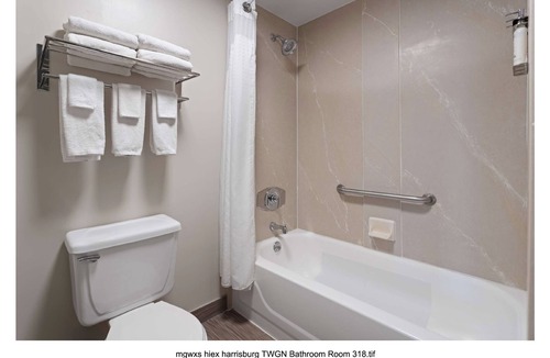 Harrisburg Hotel | ​Charming Harrisburg hotel: 2 Queen beds in a room- AC, laundry, fitness center.