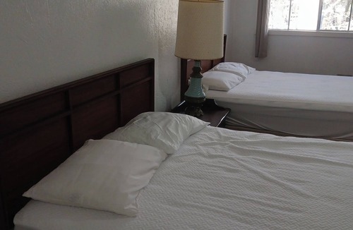 Mayo Hotel | Charming Hill Top Room 22 in Mayo with Wi-Fi, AC, fitness room