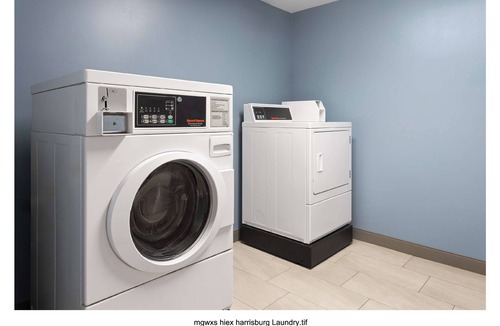 Harrisburg Hotel | Charming hotel with 2 Queen Beds in delightful Harrisburg with AC, fitness room