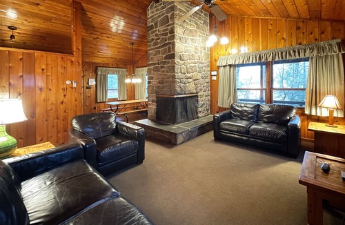 Reeders Cabin | Charming Lake Front Cabin in the Poconos