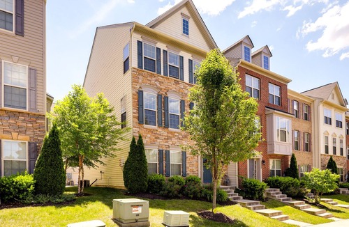 Glenarden House | Charming Lanham Townhome: 12 Mi to Capital!