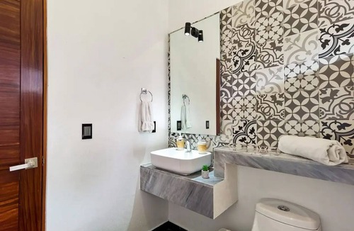 Crucecita House | Charming 4-bedroom house with AC and WiFi in delightful La Crucecita Huatulco