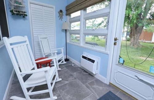 Village Green House | Charming Pet Friendly Quad - Village Green