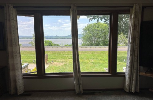 Stockholm House | Charming rambler in lovely Stockholm with a beautiful lake view, A/C, and WiFi.