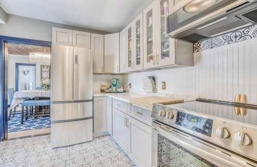 Historic District House | Charming Renovated Historic Home Downtown wParking