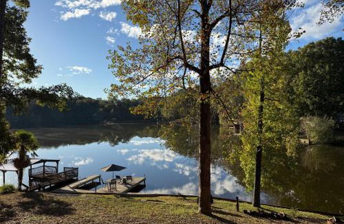 Anderson House | Charming Romantic Lakefront Cottage or Guest Room Depending on Availability Near Golf