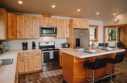 Sequim House | Charming Sequim Bay Hideaway-with EV Charging Station!