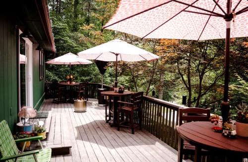 Franklin House | Charming Vintage Caravan Rental in Franklin, North Carolina for Mountain Glamping Escape