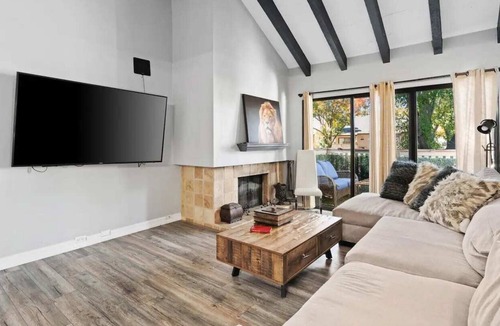 Arden-Arcade Condo | Chic Sacramento Condo w/ Pool, Balcony, Fireplace