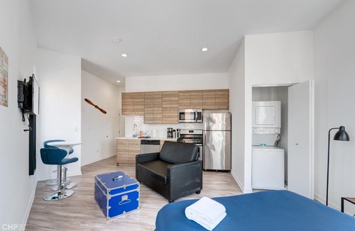 River West Hotel | Chicago Third Floor Studio by 747 Lofts