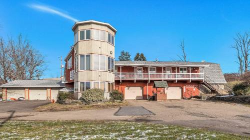 Clarks Summit Apartment | Clarks Summit Gem w/Private Yard & Parking