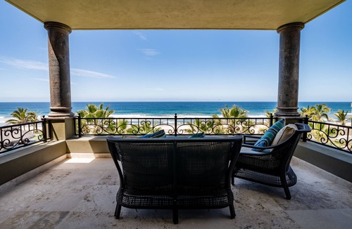 Cerritos Apartment | Classic and comfy upper condo at Sol Pacífico Cerritos