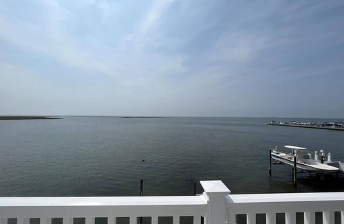 Beach Haven Gardens Apartment | Classic beach house on the bay