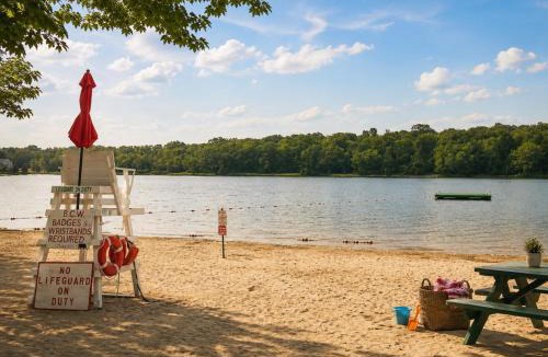 Briar Crest Woods House | Clocked Out Cabin with Lake Access, Fire Pit, Games