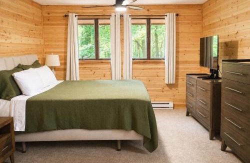 Briar Crest Woods House | Clocked Out Cabin with Lake Access, Fire Pit, Games