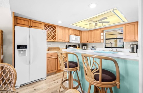 Avon By The Sea Condo | ⛱️ Cocoa Beach Club 🚀 🌴👙🚢