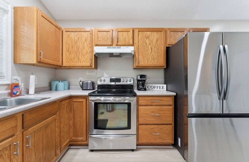Colonial Beach House | Colonial Beach Living and Loving!WiFi, streamTV,2 Full Baths. Clean & New!