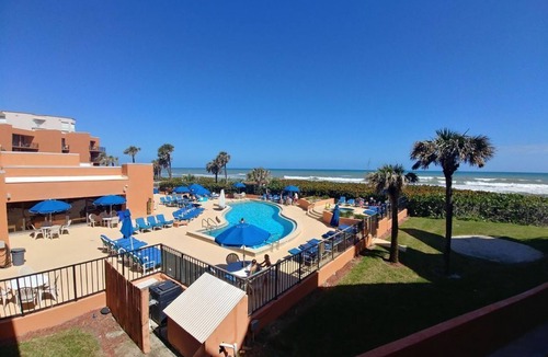 Indian Harbour Beach House | Comfortable 2 bedroom right on the beach