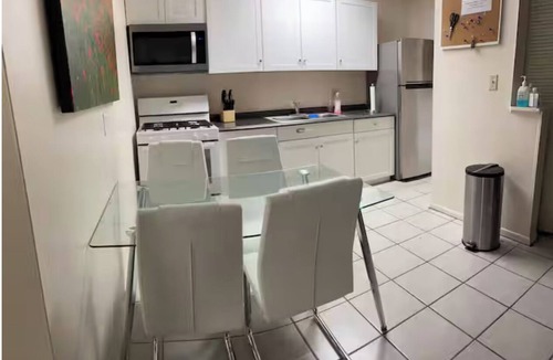 Gainesville Apartment | Comfortable 2-bedroom apartment, 1.5 blocks from UF Hospital