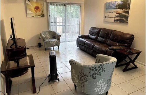 Gainesville Apartment | Comfortable 2-bedroom apartment, 1.5 blocks from UF Hospital