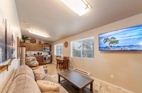 Valley House | Comfortable Duplex Unit - Beautiful Lake Views