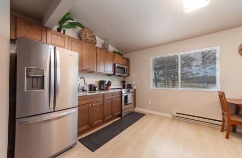 Valley House | Comfortable Duplex Unit - Beautiful Lake Views