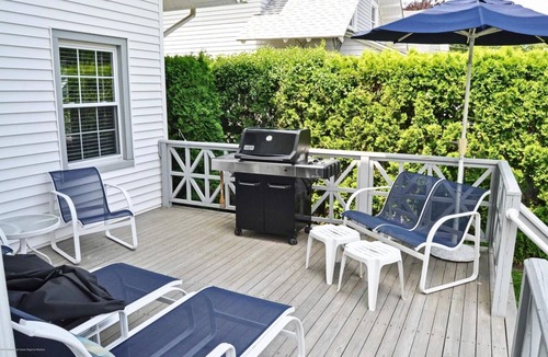 Wall House | Comfortable Home 3 blocks from the beach at the Jersey Shore (Belmar, North end)
