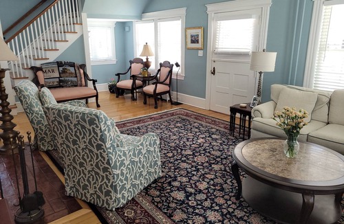 Wall House | Comfortable Home 3 blocks from the beach at the Jersey Shore (Belmar, North end)