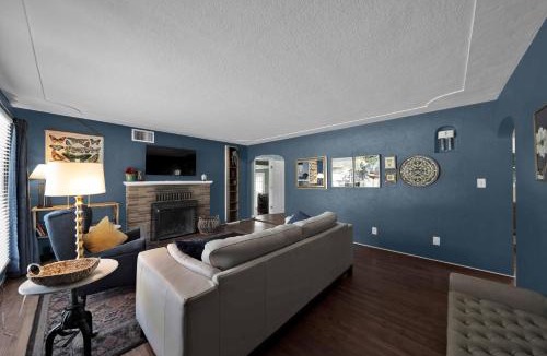 Redding House | Comfortable home near river access trail