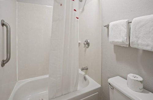 Greensboro Hotel | Comfortable Space Perfect for Extended Stay in Ocala | Free Breakfast!
