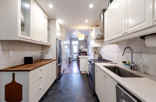 Kensington House | Comfortable Stay in Historic, Brooklyn Brownstone